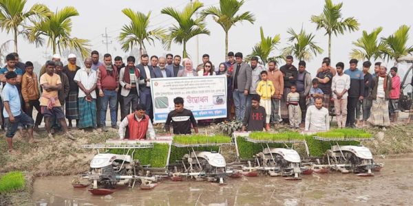কুড়িগ্রামে ট্রান্সপ্লান্টারে বোরো চাষ শুরু